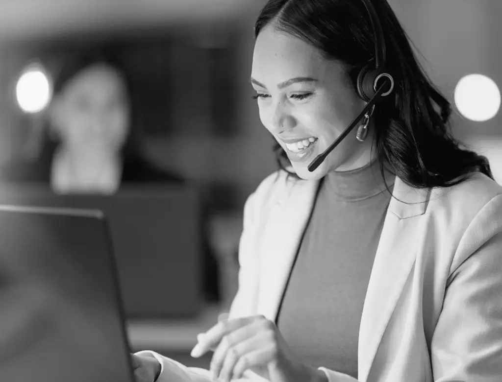 Support agent on phone providing strategic logistics guidance