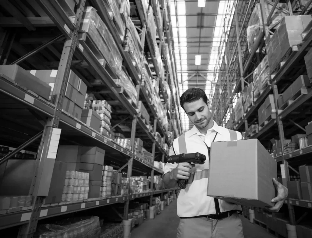 Warehouse operator scanning barcodes for customisable return workflows